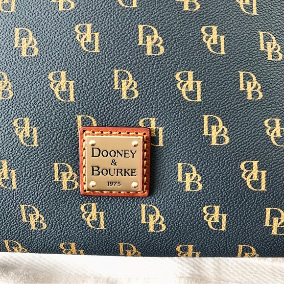 🆕 Dooney & Bourke Greta Zip Satchel - Picture 4 of 13